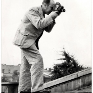 Julien Bryan films the German invasion of Warsaw in 1939. Image:USHMM