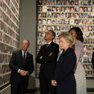 US President Barack Obama, former New York Mayor Michael Bloomberg, US First Lady Michelle Obama, former Secretary of State Hillary Clinton and former US President Bill Clinton tour the National September 11 Memorial.