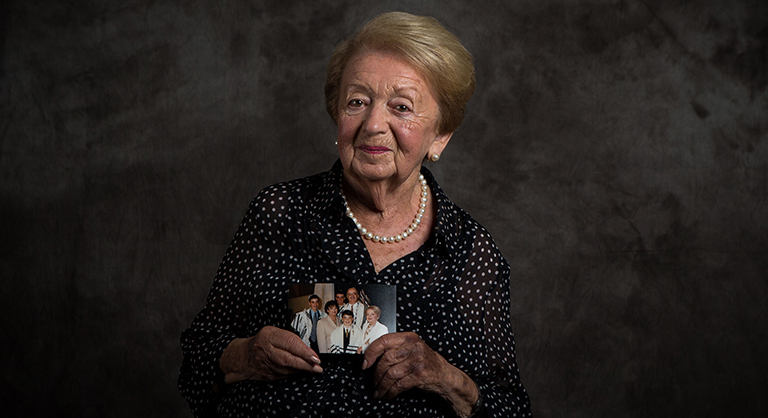 Holocaust survivor Lina Lipton