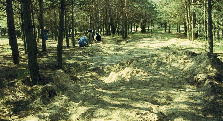 Photograph of unearthing a mass grave at Serniki